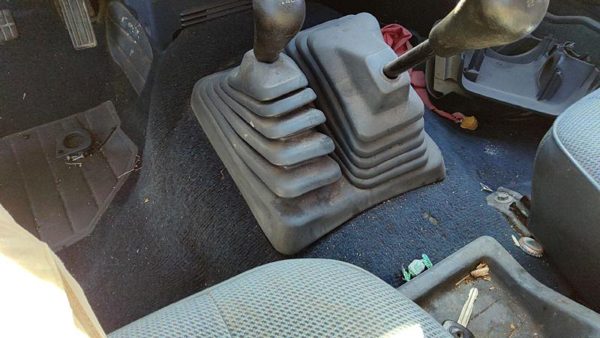 93-95 Nissan Pathfinder Shifter Boot Only Oem 4X4 5 Speed Manual Trans — photo 2