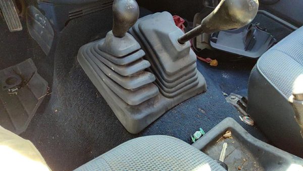 93-95 Nissan Pathfinder Shifter Boot Only Oem 4X4 5 Speed Manual Trans — photo 5