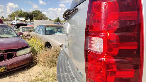 2010 Chevy Tahoe Trunk/decklid/hatch/tailgate Silver U726S — photo 3