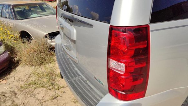 2010 Chevy Tahoe Trunk/decklid/hatch/tailgate Silver U726S — photo 2