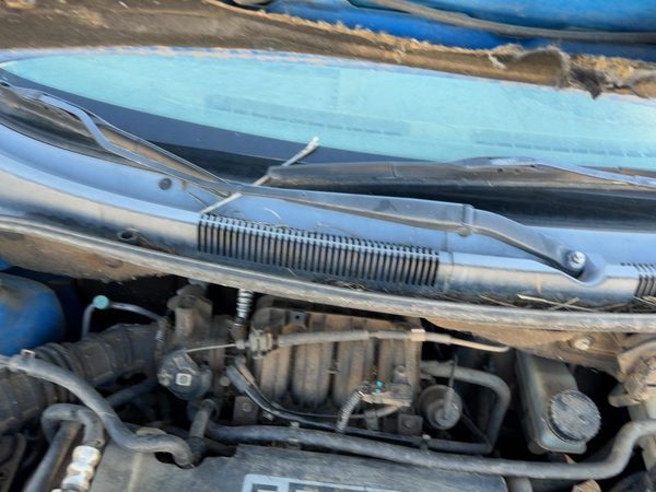 2004 Chevy Aveo Windshield Wiper Cowl Vent Trim Panel Oem Cover — photo 2