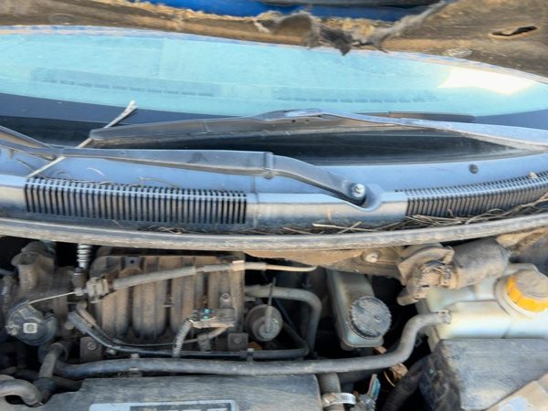 2004 Chevy Aveo Windshield Wiper Cowl Vent Trim Panel Oem Cover — photo 5
