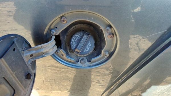 2004-2008 Gmc Canyon Fuel Filler Neck Assembly With Gas Cap Oem 25797163 — photo 1