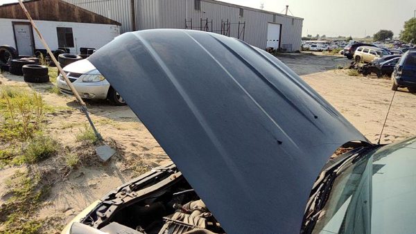 2005 Mazda Tribute Hood Gray Cx — photo 2