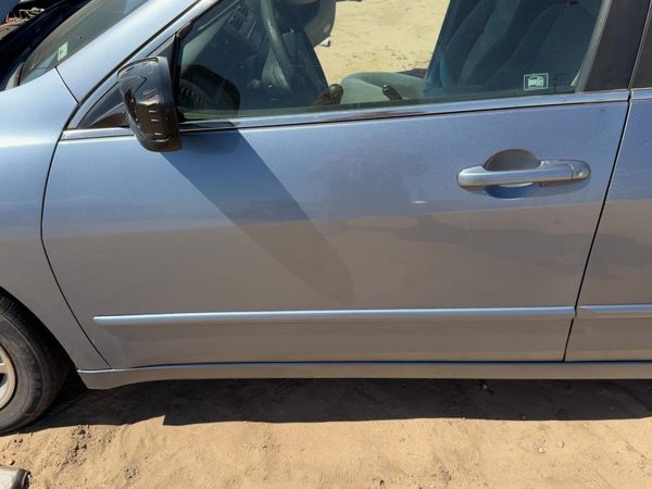 2007 Honda Accord Front Door LH Cool Blue B542M — photo 1