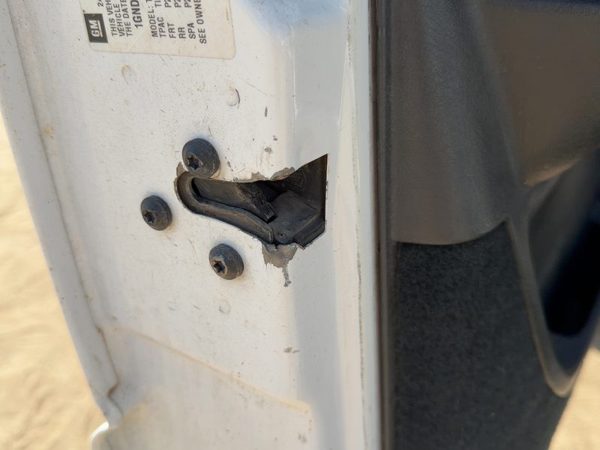 1995-2005 Chevy S10 Blazer Driver Left Front Door Latch With Rods/Cables Oem — photo 4