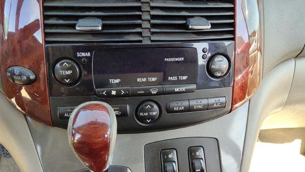 04-05 Toyota Sienna Temperature Control Module In Dash Heater Ac Head Unit Oem — photo 1