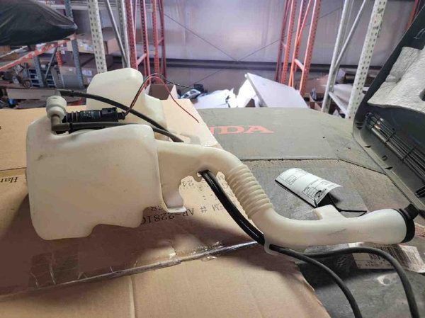 2010 Chevy Equinox Windshield Washer Fluid Reservoir With Pump Oem Wiper Tank — photo 4
