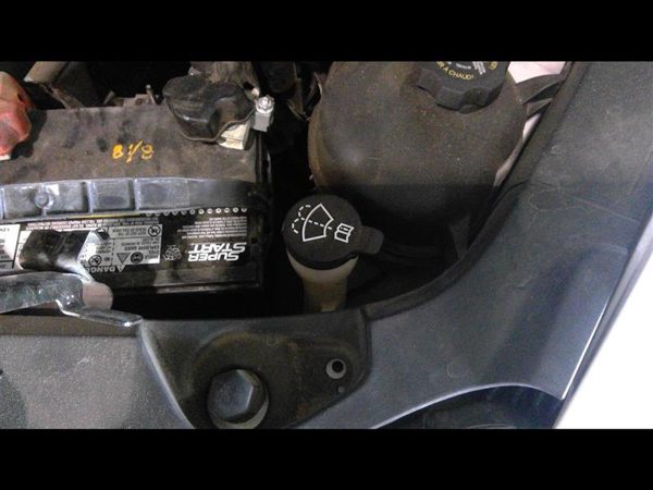 2010 Chevy Equinox Windshield Washer Fluid Reservoir With Pump Oem Wiper Tank — photo 2