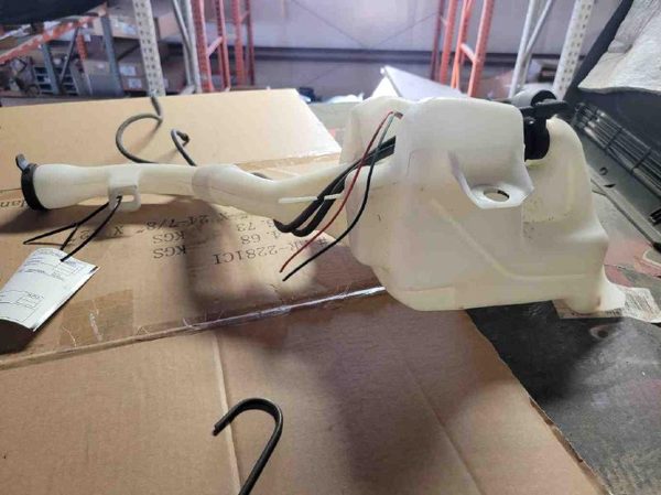 2010 Chevy Equinox Windshield Washer Fluid Reservoir With Pump Oem Wiper Tank — photo 5