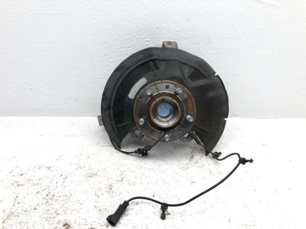 2018-2020 Buick Regal Driver Left Front Spindle Steering Knuckle With Wheel Hub — photo 1