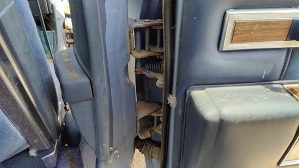 1980-1984 Deville Sedan Rh Passenger Right Rear Door Hinge Pair Set Oem 01714401 — photo 1