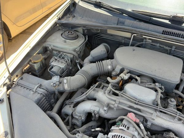 05-07 Legacy Outback Air Intake Cleaner Filter Box Housing With Tube 2.5L — photo 1