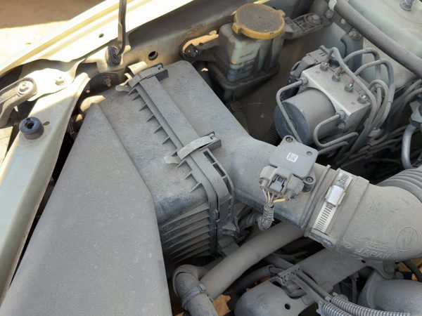 05-07 Legacy Outback Air Intake Cleaner Filter Box Housing With Tube 2.5L — photo 2