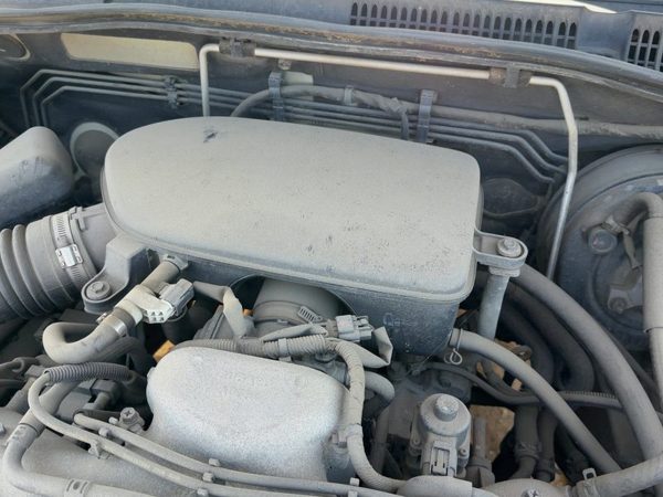 05-07 Legacy Outback Air Intake Cleaner Filter Box Housing With Tube 2.5L — photo 8