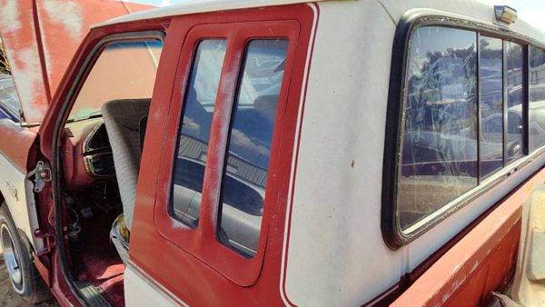 1988 Ford F150 Quarter Panel Moulding LH Red White — photo 2