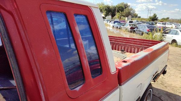 1988 Ford F150 Quarter Panel Moulding LH Red White — photo 3