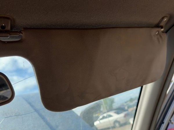 1988-1995 Isuzu Pup Passenger Right Sun Visor Oem Gray — photo 4