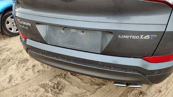 2016 Hyundai Tucson Tail Finish Panel — photo 1