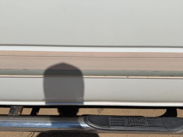 03-06 Silverado 2500 Passenger Right Front Moulding Door Trim Strip White 50U — photo 2