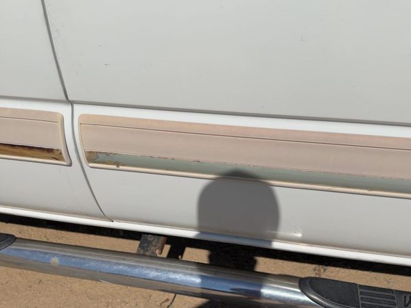 03-06 Silverado 2500 Passenger Right Front Moulding Door Trim Strip White 50U — photo 5