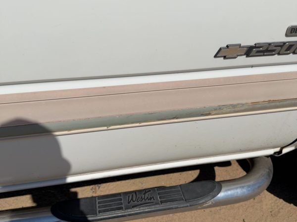 03-06 Silverado 2500 Passenger Right Front Moulding Door Trim Strip White 50U — photo 4