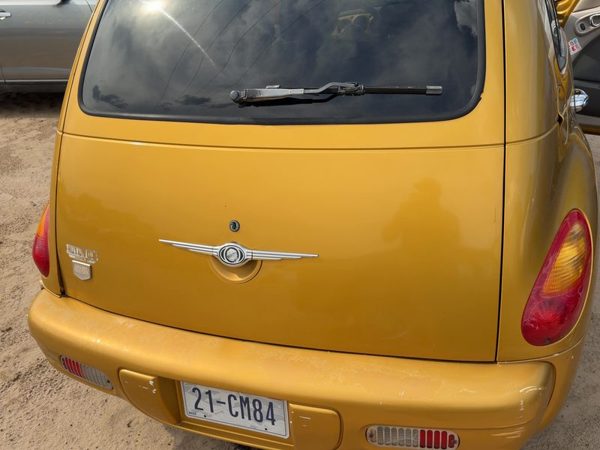 2002 Chrysler PT Cruiser Trunk/decklid/hatch/tailgate Inca Gold PY6 — photo 3