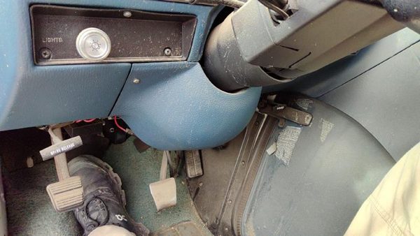 1992-1996 Gmc Van 3500 Lower Dash Under Column Knee Bolster Trim Panel Oem Blue — photo 3