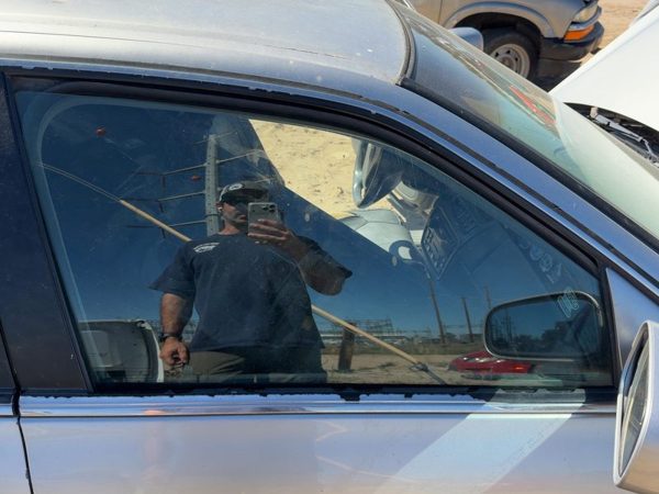2005 Cadillac Deville Front Door Glass/window RH — photo 2