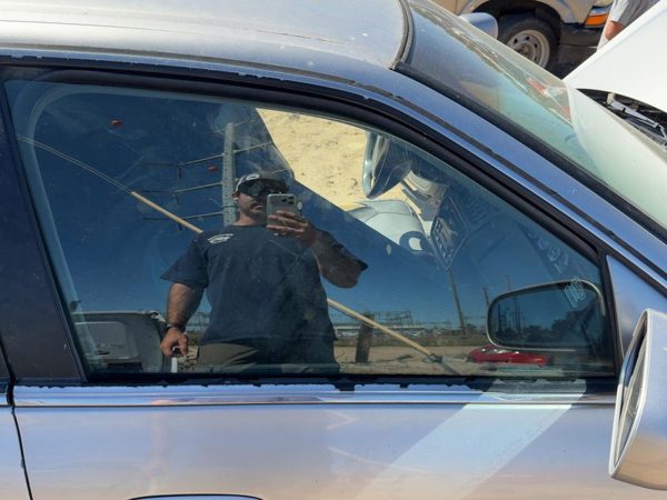 2005 Cadillac Deville Front Door Glass/window RH — photo 1