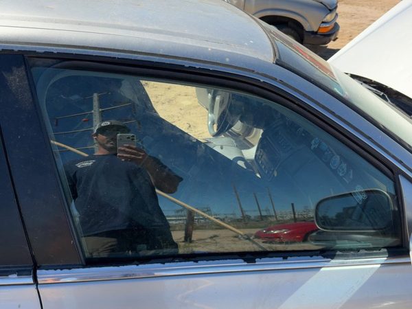 2005 Cadillac Deville Front Door Glass/window RH — photo 3