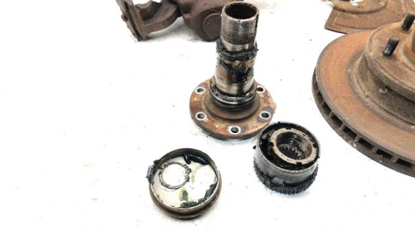 82-93 Ram W150 Passenger Right Front Spindle Steering Knuckle Hub Lockout — photo 2