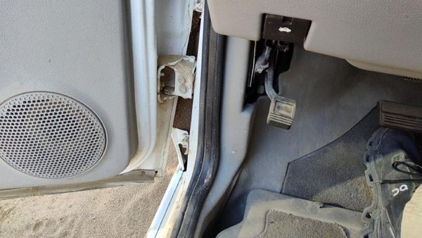 2005-2009 Chevy Uplander Driver Left Lower Kick Trim Panel Oem Gray 17B — photo 1