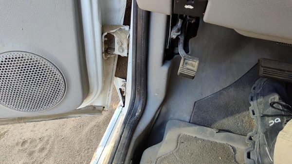 2005-2009 Chevy Uplander Driver Left Lower Kick Trim Panel Oem Gray 17B — photo 2