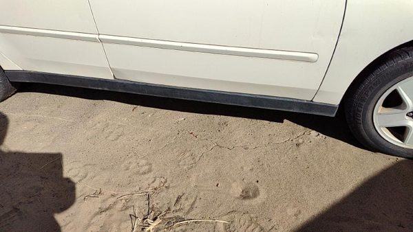 04-08 New Style Malibu Passenger Right Lower Rocker Panel Moulding Side Skirt — photo 2