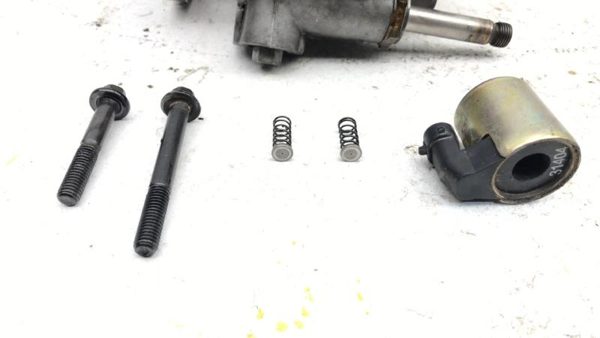2001 Ford F350 Super Duty High Pressure Oil Pump With Bolts Powerstroke 7.3L Oem — photo 3