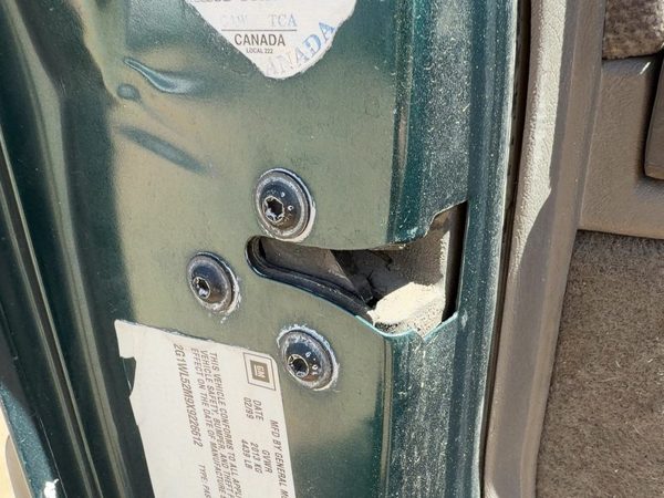 1995-2001 Chevy Lumina Driver Left Front Door Latch with Rods Cables OEM — photo 2