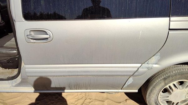 2000 Chevrolet Venture Rear Door LH Silver 17U — photo 2