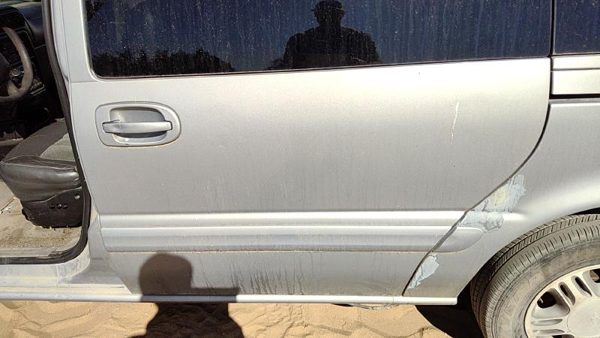 2000 Chevrolet Venture Rear Door LH Silver 17U — photo 1