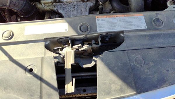 2011-2016 Chevy Cruze Hood Latch Assembly With Bracket Oem 95947422 — photo 2