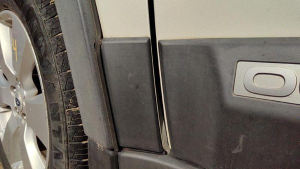 2012 Subaru Legacy Fender Moulding LH — photo 2