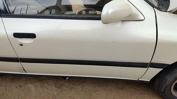 1993 INFINITI G20 Front Door RH White — photo 3