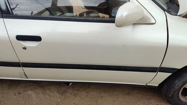 1993 INFINITI G20 Front Door RH White — photo 4
