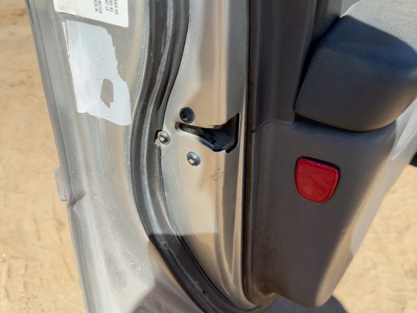 2005 Cadillac Deville Front Door Latch LH — photo 1