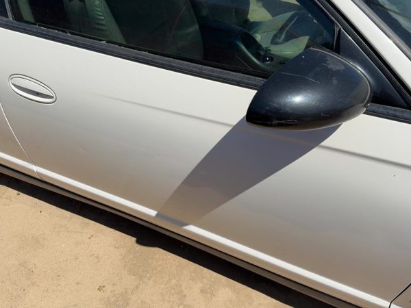 2006 Chevy Monte Carlo Front Door RH White 40U — photo 3