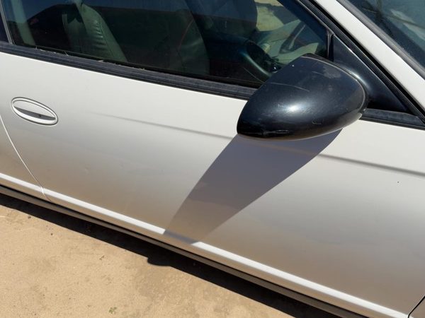 2006 Chevy Monte Carlo Front Door RH White 40U — photo 4