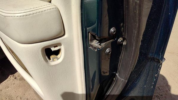 1998-2004 Cadillac Seville Passenger Right Front Door Latch With Rods/Cables Oem — photo 2