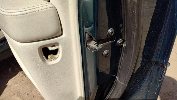 1998-2004 Cadillac Seville Passenger Right Front Door Latch With Rods/Cables Oem — photo 3