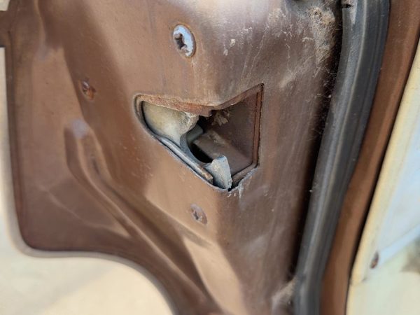 1974 Chevy Impala Driver Left Rear Door Latch With Rods/Cables Oem Back — photo 1