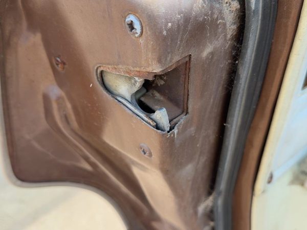1974 Chevy Impala Driver Left Rear Door Latch With Rods/Cables Oem Back — photo 3